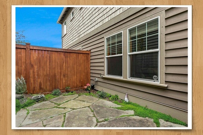 Building Photo - 4816 40th Ave SW #B