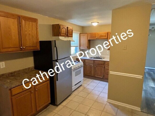 Building Photo - Charming Single Family House