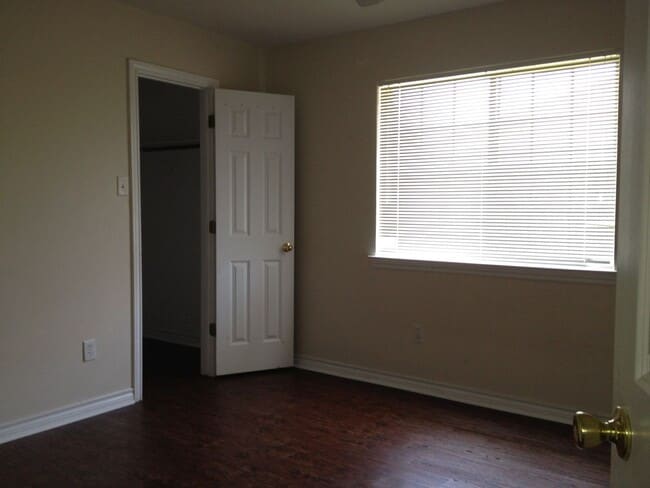 Building Photo - PET FRIENDLY! PRICED RIGHT! SUBLEASE AVAIL...