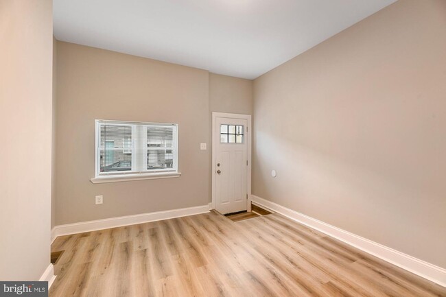 Foto del edificio - 3805 Mt Pleasant Ave