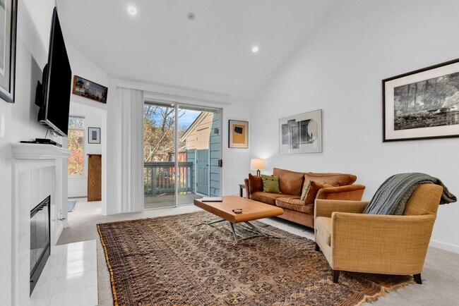 Foto del edificio - Quiet and Spacious 2 Bedroom Condo in Sunny Novato!