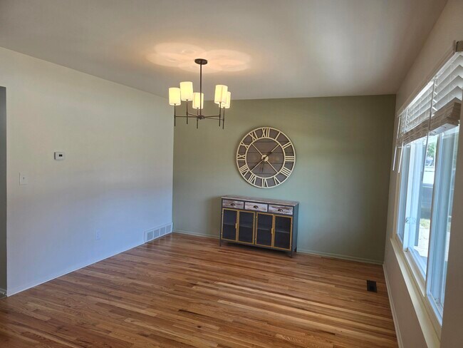Foto del edificio - 15353 Huff
