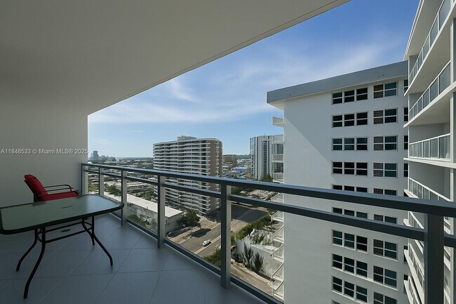 Building Photo - 2030 S Ocean Dr