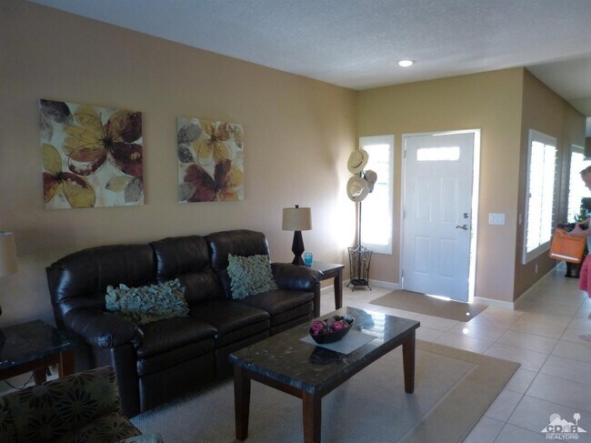 Foto del edificio - 221 Vista Royale Cir E