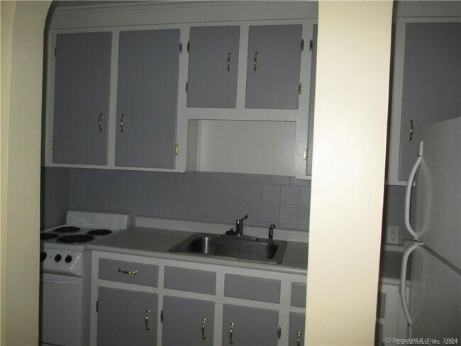 Building Photo - 26 Golden Hill St