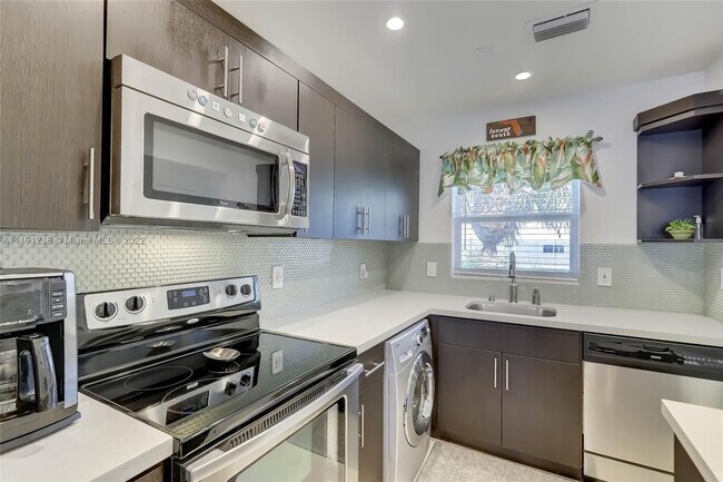 Foto del edificio - 3605 NE 32nd Ave