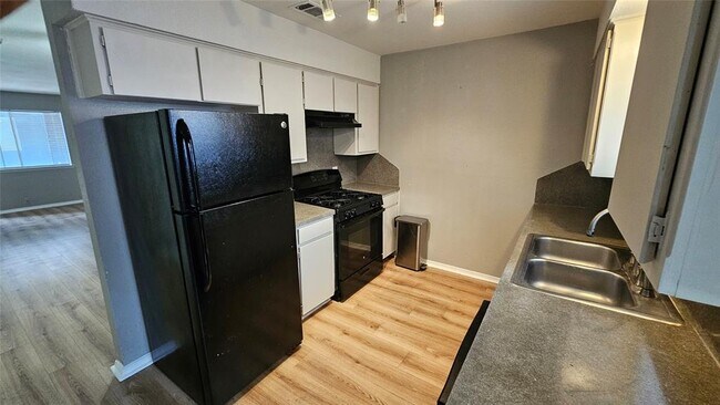 Foto del edificio - 1320 Southport Dr