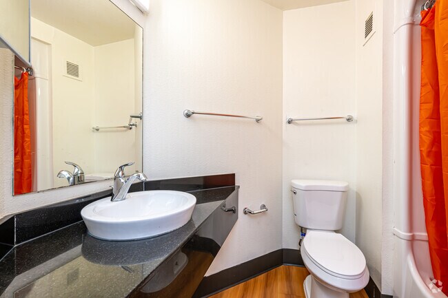 Estudio Deluxe, 1BA - 286SF2 - Baño principal - Siegel Select New Orleans