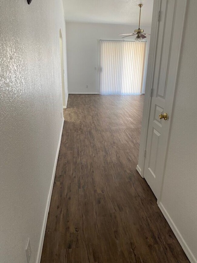 Building Photo - 3br/2ba split floor plan
