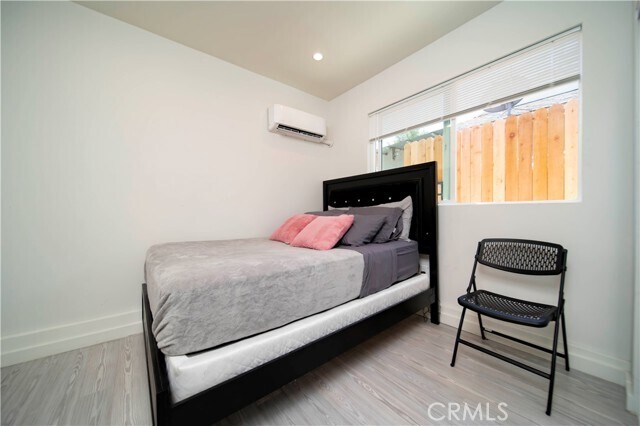 Foto del edificio - 8135 Noble Ave