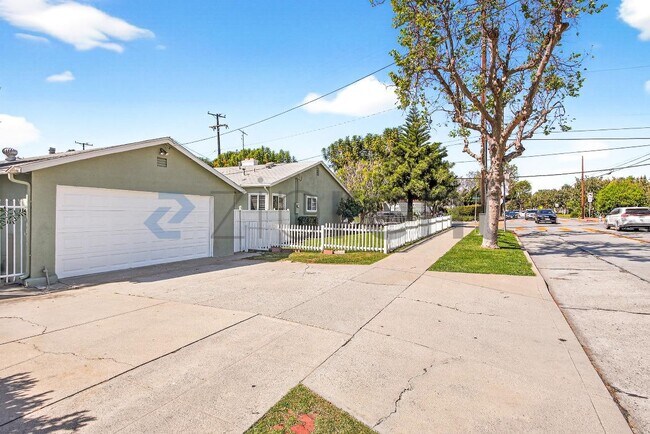 Building Photo - 11758 Broadway Ave