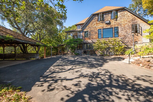 Building Photo - 20 Vista Dr