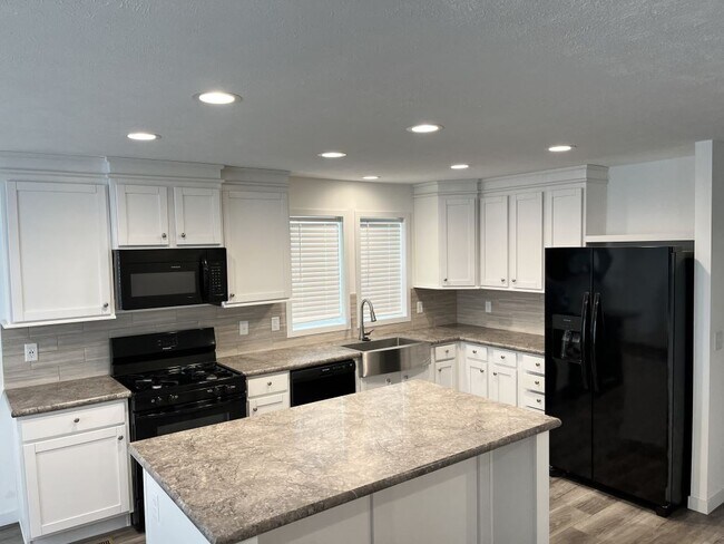 Foto del edificio - 5100 W Augusta Blvd