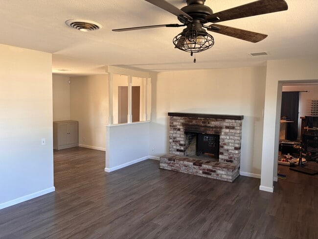 Living room 1 - 1941 Pinewood Way