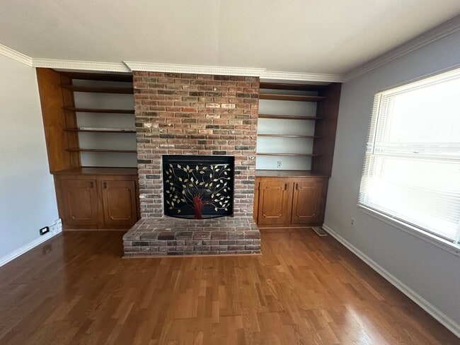 Building Photo - 3304 Southgate Dr