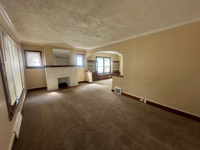 Building Photo - 15813 Grovewood Ave