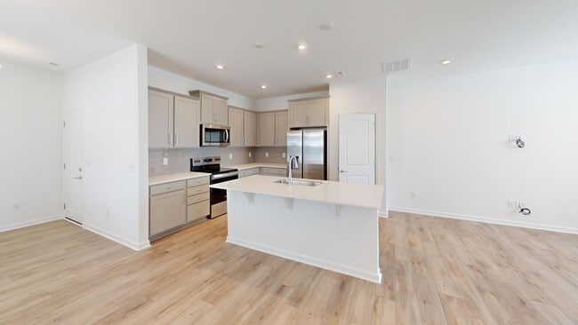 Building Photo - Immaculate New Townhome in Pringle Towns