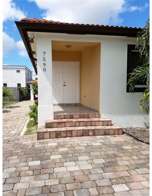 Foto del edificio - 7590 NW South River Dr