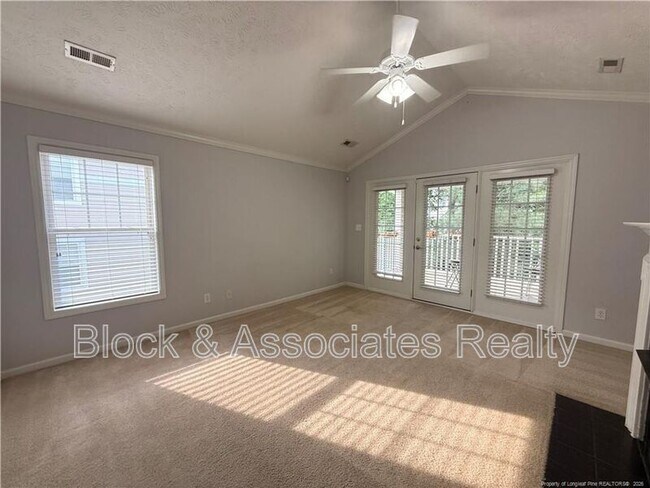 Foto del edificio - 3342 Harbour Pointe Pl