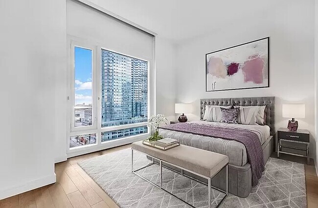 Building Photo - 572 Eleventh Avenue