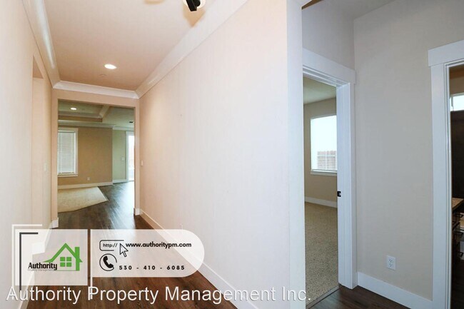 Building Photo - 4 br, 2.5 bath House - 4122 Haleakala Ave.