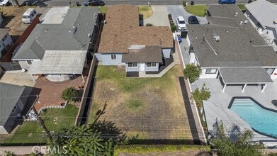 Building Photo - 5040 N Lyman Ave