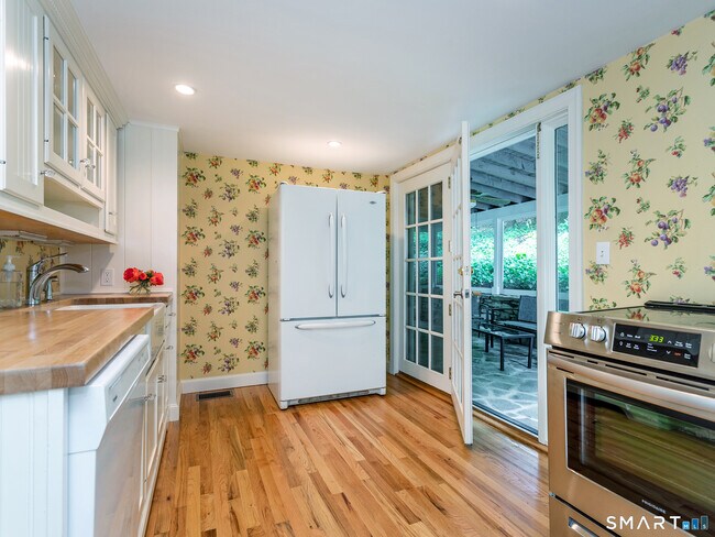 Foto del edificio - 61 Curtiss Rd