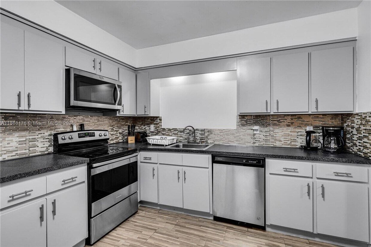 Foto principal - 977 SW 10th St