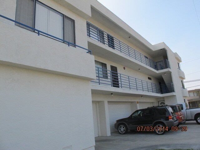 Building Photo - 4643 W 118th St