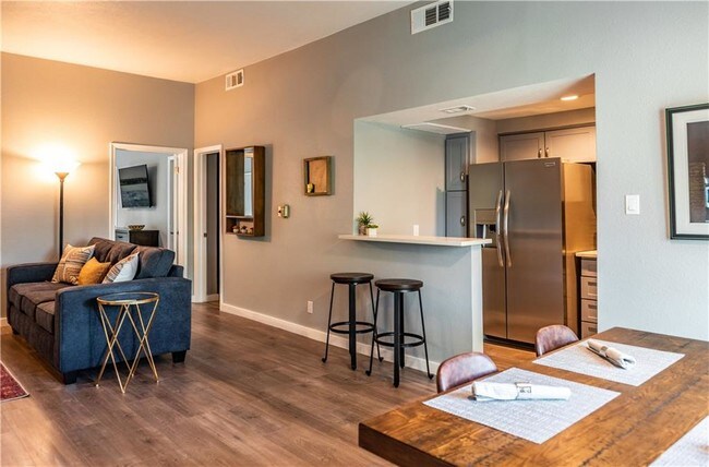 Foto del edificio - 5049 Cedar Springs Rd