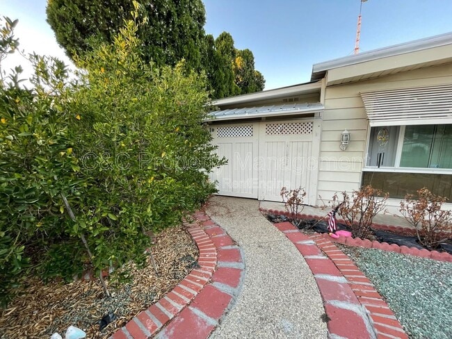 Building Photo - 17042 Esperanza Dr