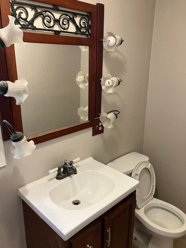 Foto del edificio - Remodeled Eastwood 3 bedroom