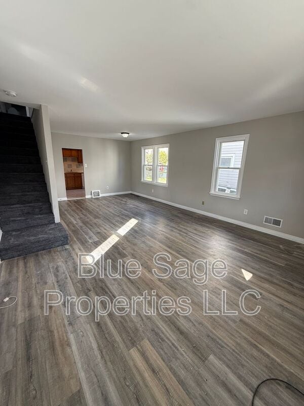 Foto del edificio - 105 W Broadway Ave