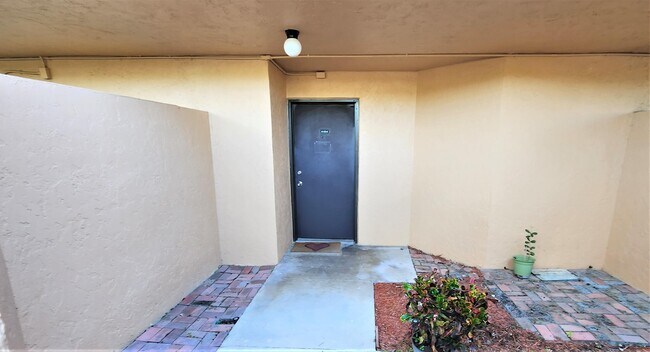 Building Photo - 2255 Lindell Blvd