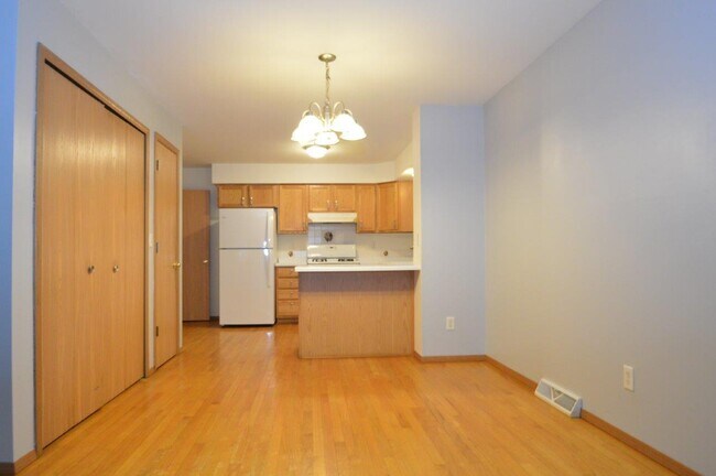 Building Photo - 23239 W Hillcrest Dr