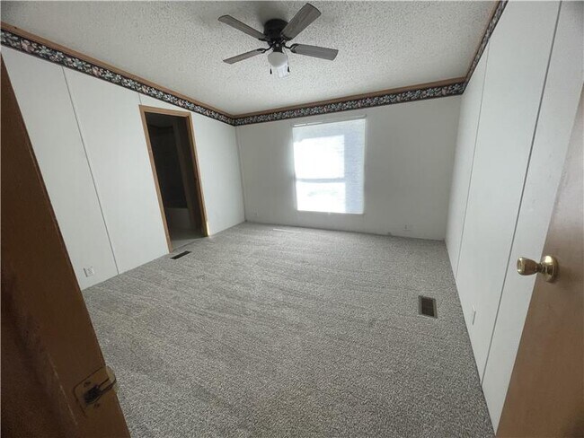 Building Photo - 398 Township Rd 344