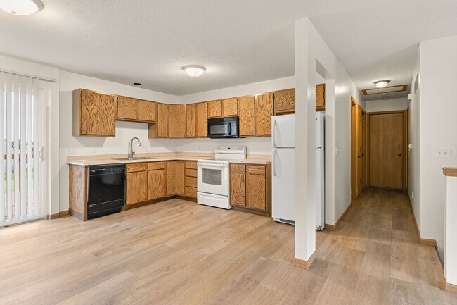Building Photo - Nice Split Entry Home