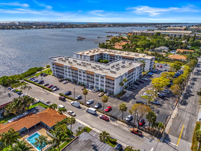 Foto del edificio - 1502 S Lakeside Dr