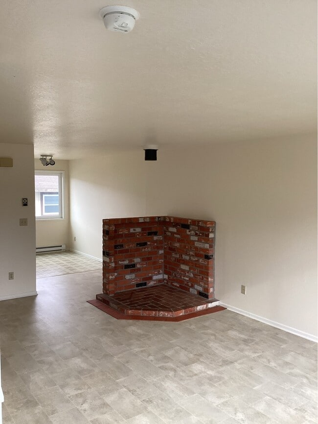 Building Photo - 912 SW 11th St