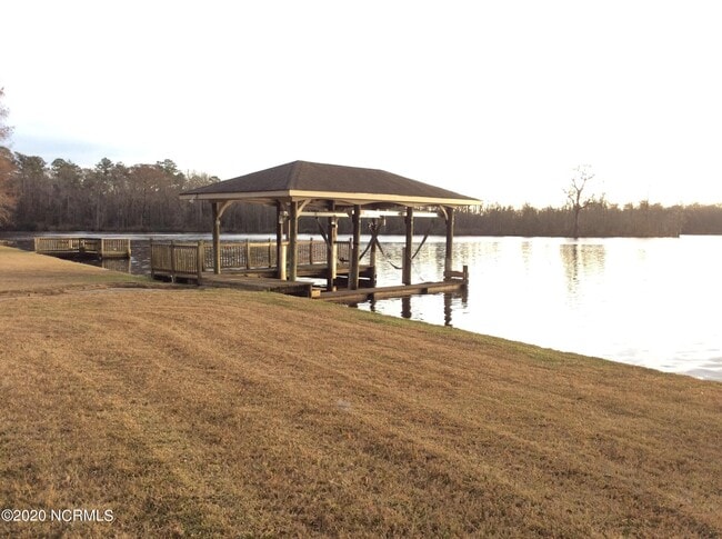 Foto del edificio - 250 Shoreline Dr