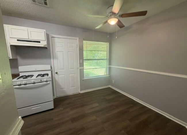 Building Photo - 217 Townsend Dr
