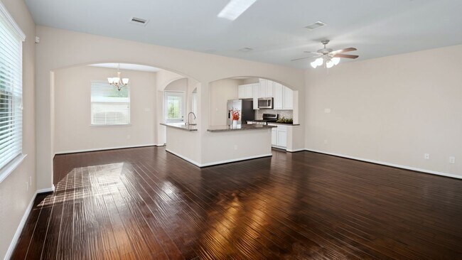 Foto del edificio - 8403 Columbia Forest Dr