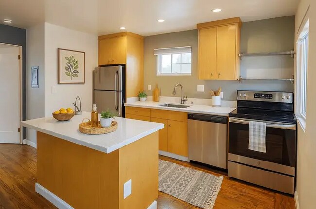 Foto del edificio - 327 Hawthorne Ave