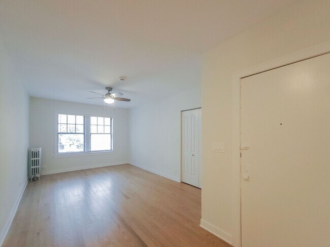 Building Photo - 4513 N Paulina St