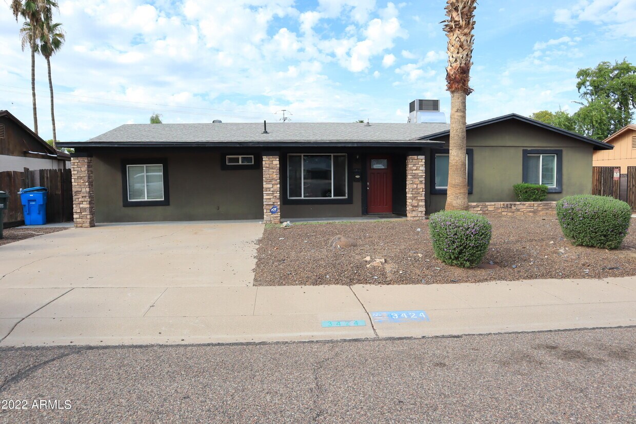 Primary Photo - 3424 E Shaw Butte Dr