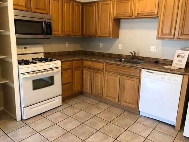 Building Photo - 140 Highland Park Ct