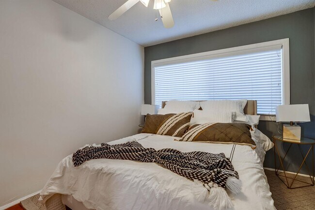 Foto del edificio - 625 W 92nd St