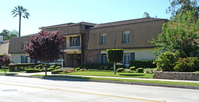 Foto del edificio - 550 E California Blvd