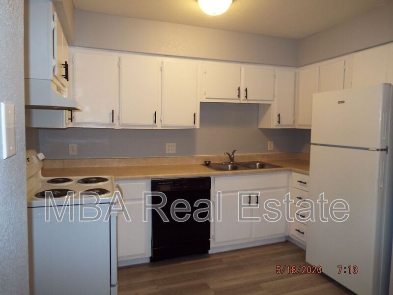 Primary Photo - 2832 E Le Marche Ave