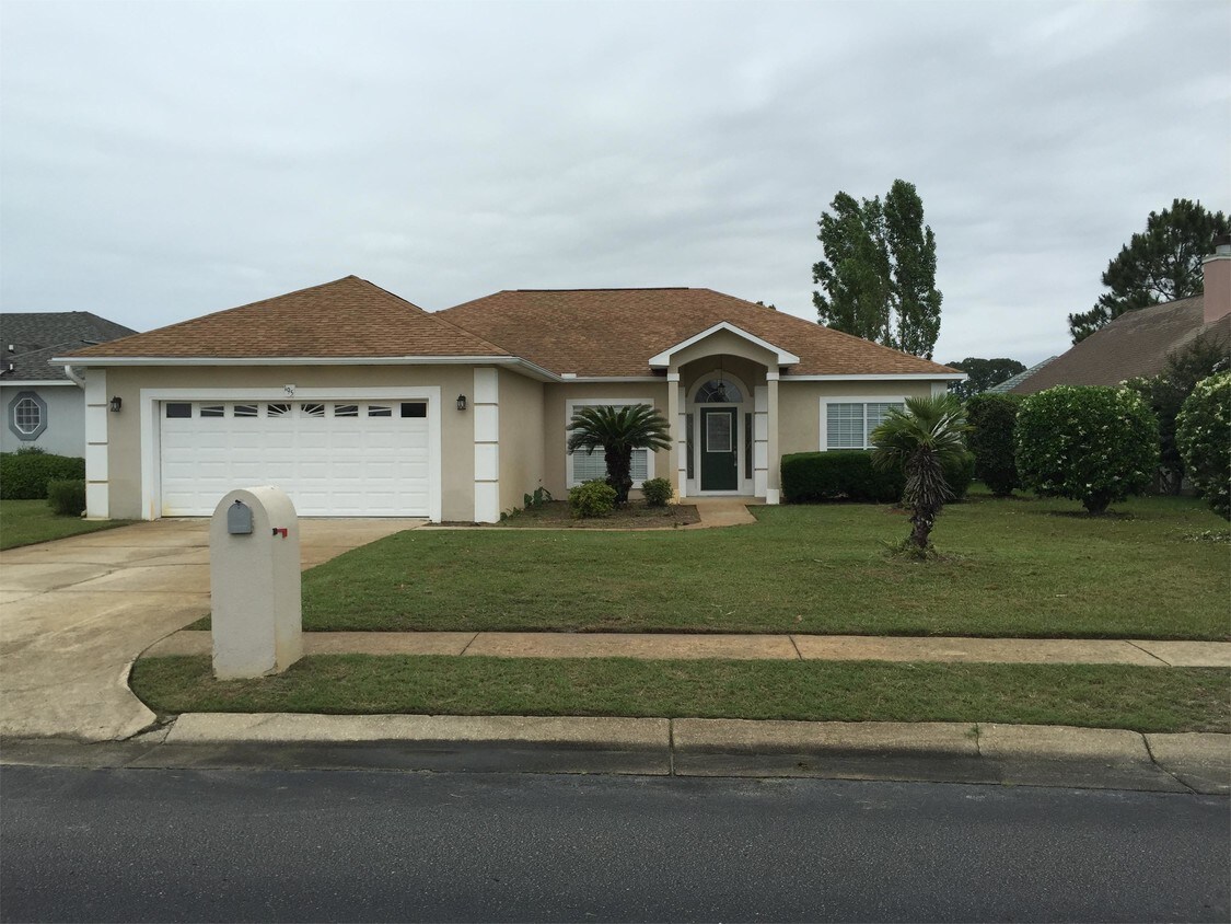 Foto principal - 195 S Shore Dr